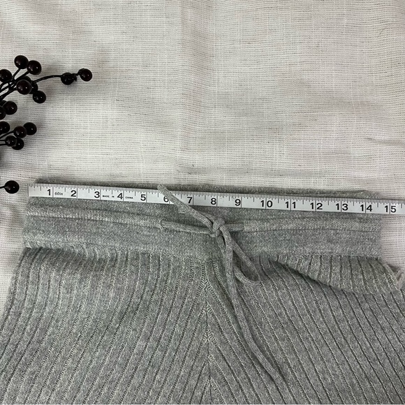 Urban Outfitters Gray Ribbed Knit Shorts - Picture 4 of 7